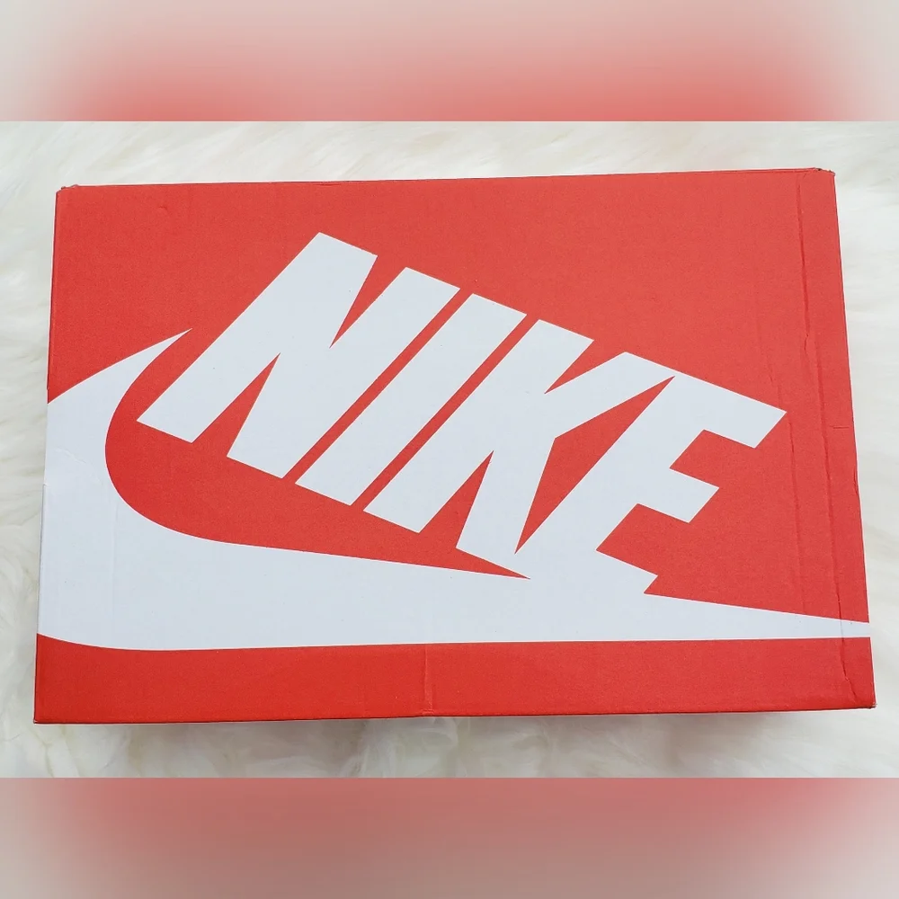 Nike Women's Air Max Axis Prem